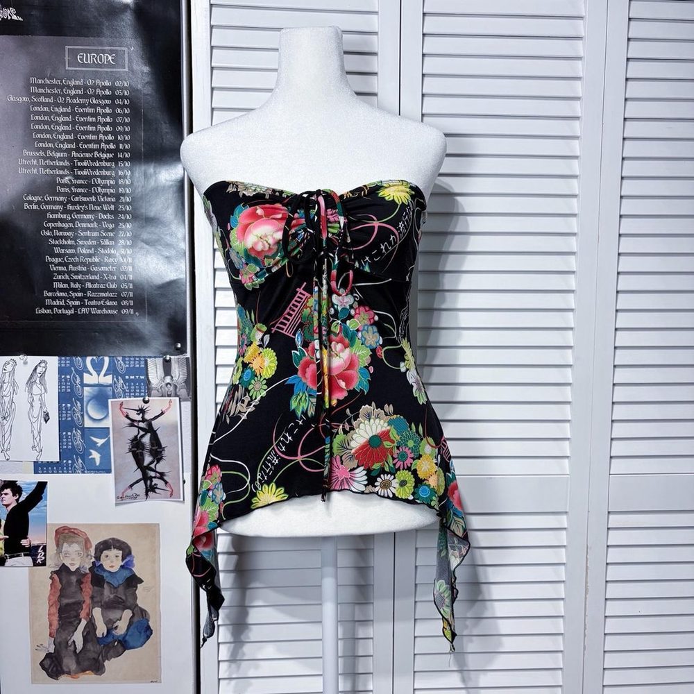 Strapless asymmetrical top